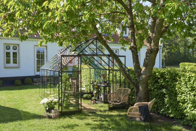 Qube 812, zwart gecoat