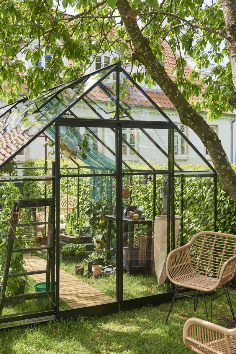 Qube 812, zwart gecoat