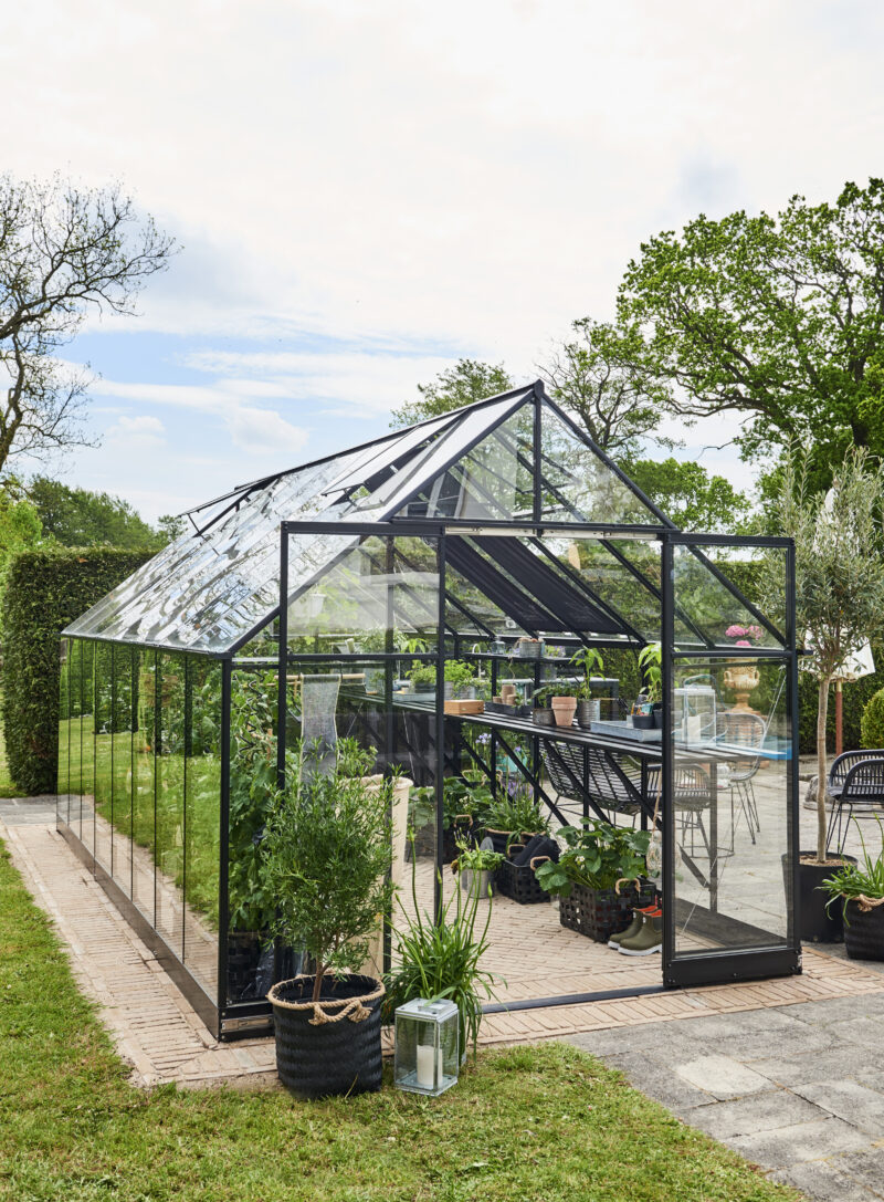 Qube 816, zwart gecoat
