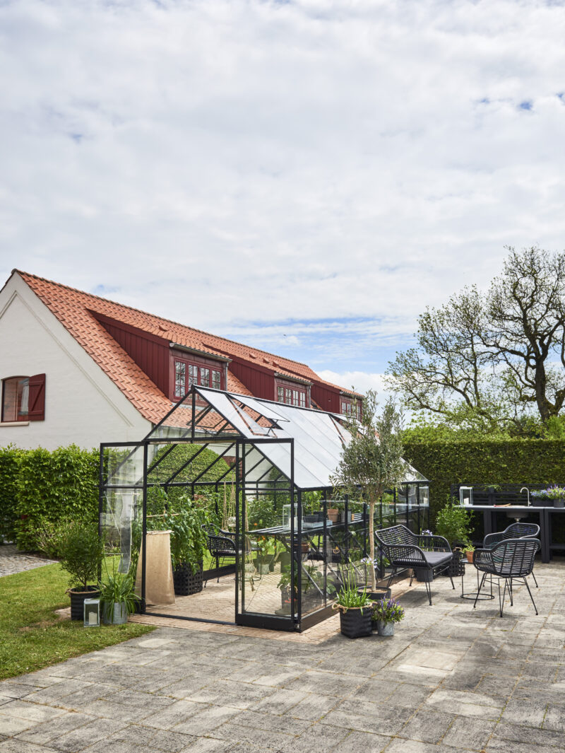Qube 816, zwart gecoat