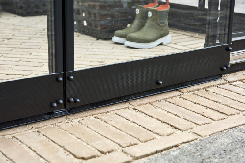 Qube 816, zwart gecoat
