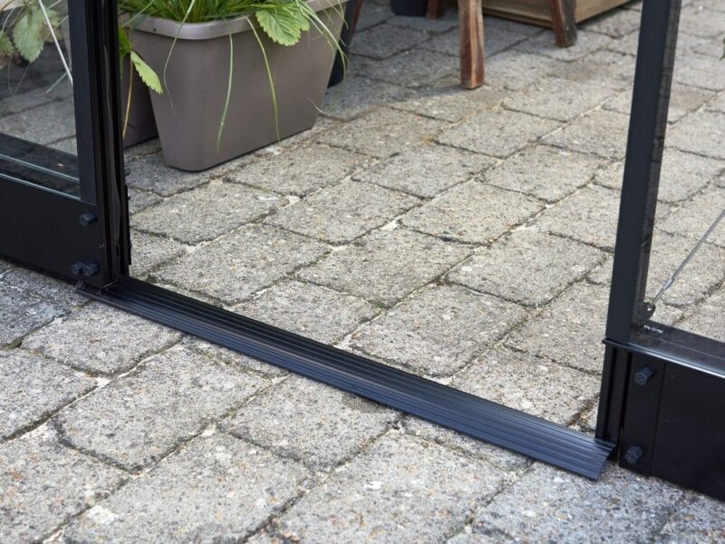 Qube 68, zwart gecoat