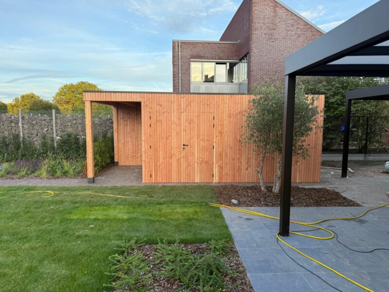 Douglas rhombusprofiel project Tongeren MAATWERK Moderne houtberging met overkapping