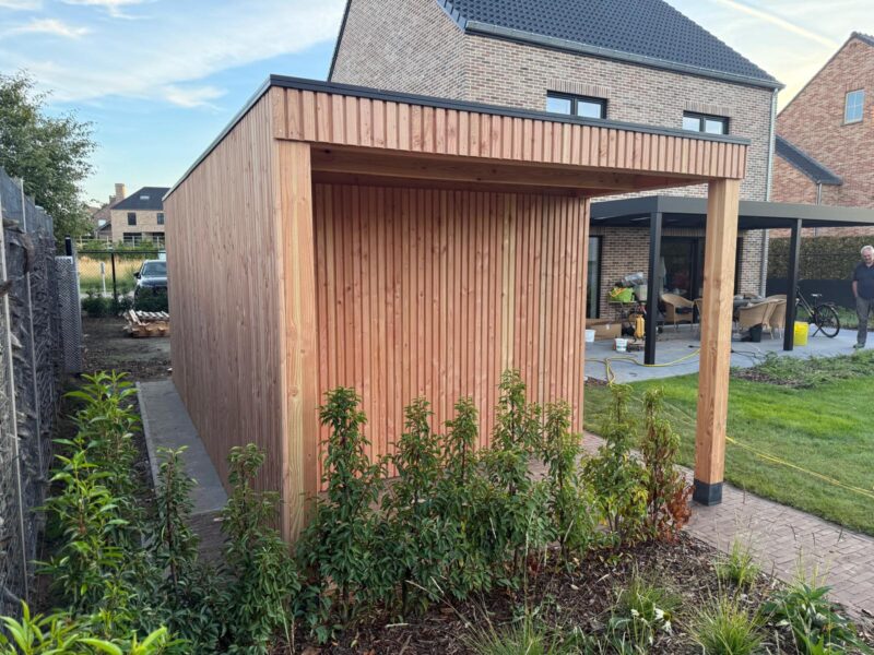 Rhombusprofiel project Tongeren 3 MAATWERK Moderne houtberging met overkapping